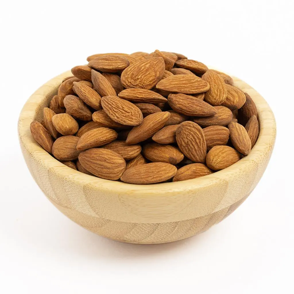 لوز أحمر نيء